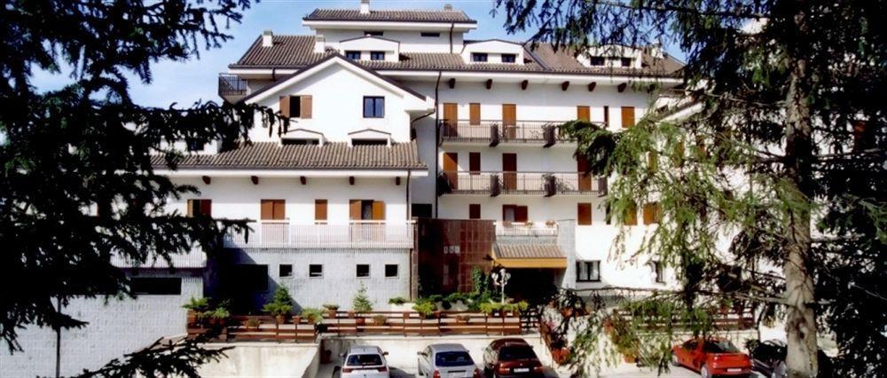 Grand Hotel Delle Rocche Rocca di Mezzo Bagian luar foto